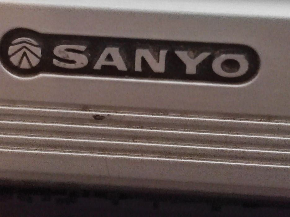 Radio antigo da Sanyo e Radio Stereo 1000