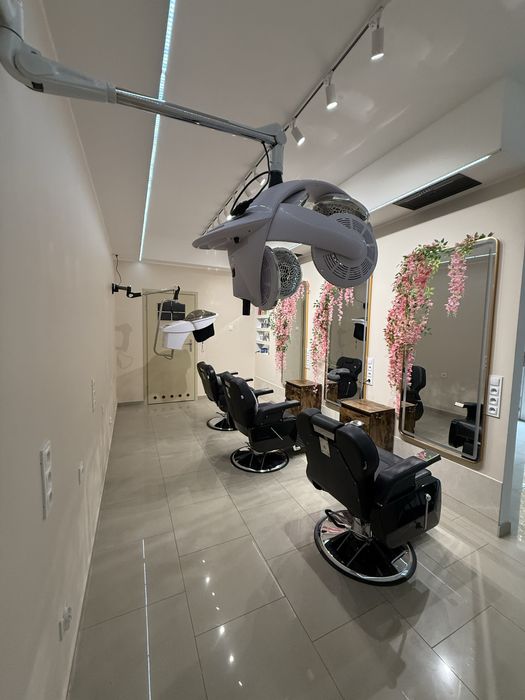 Odsprzedam wpelny wyposazony salon fryzjersko-kosmetyczny