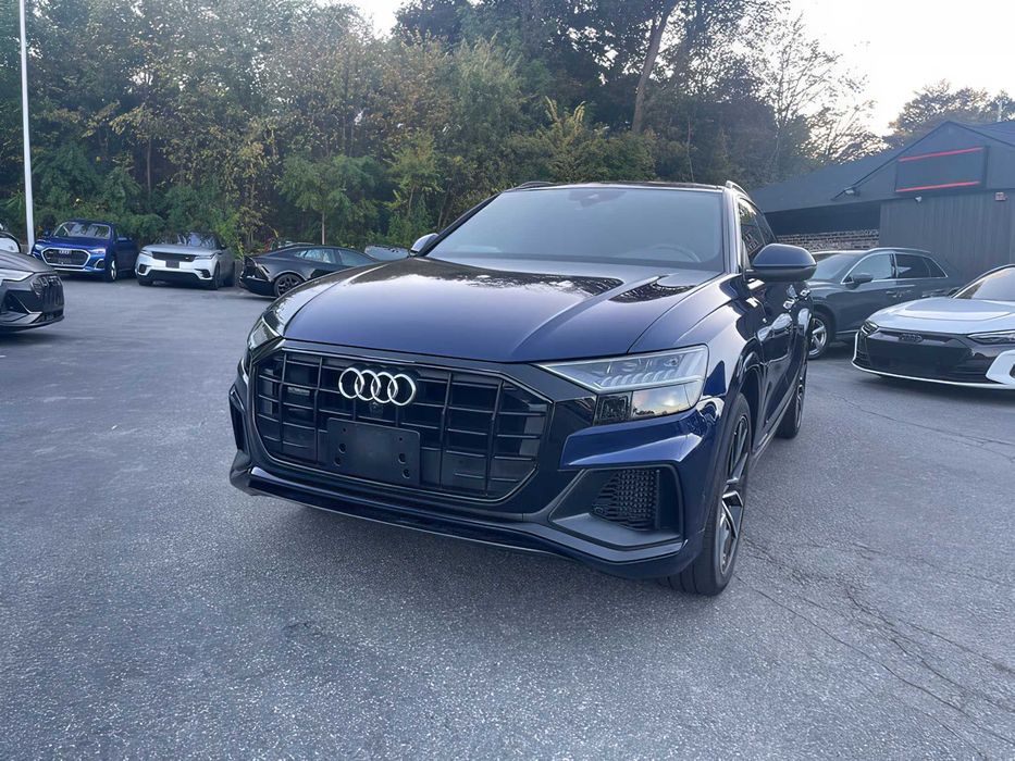 Audi Q8      2020