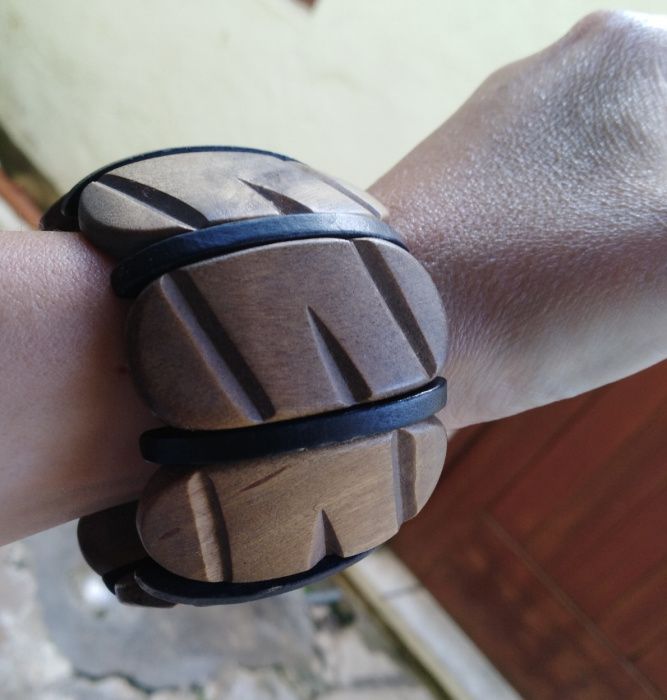 Pulseira de madeira