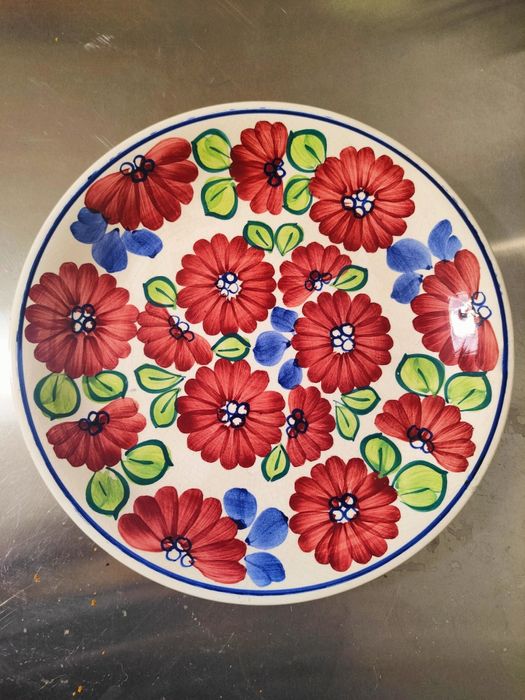 Fajans - talerz Czerwone kwiaty NOWY