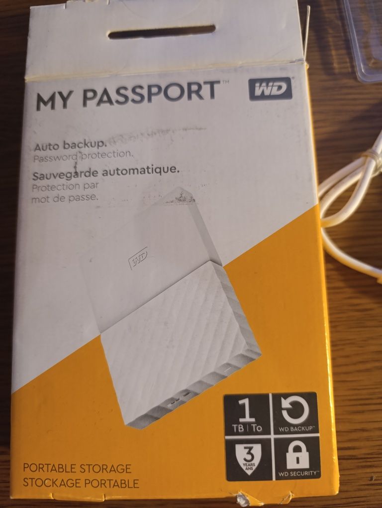 Зовнішній Носій/Вінчестер Western Digital WD Passport HDD 1 TB White