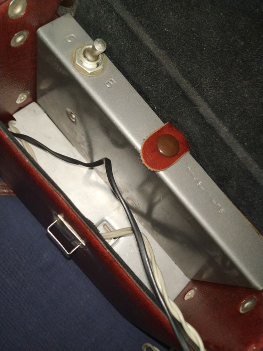 Stara lampa błyskowa Fed 4 w pięknej skórzanej torbie.