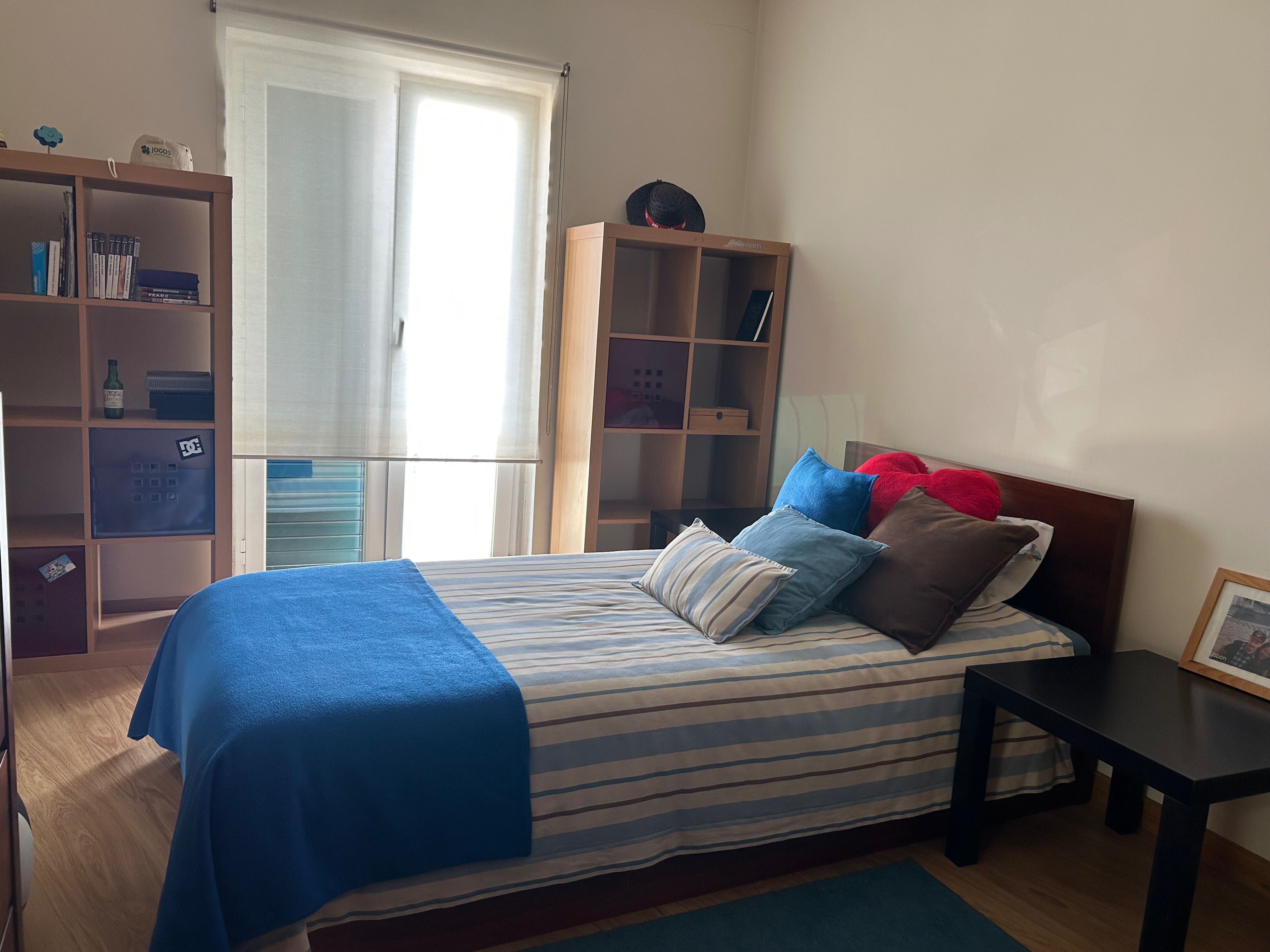 Quartos para arrendar-Charneca da Caparica-Estudantes sexo feminino