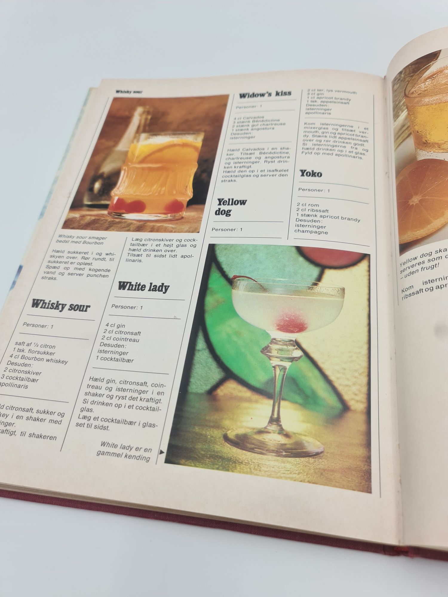Ilustrowany album wydany lata 70-te drinków z całego świata