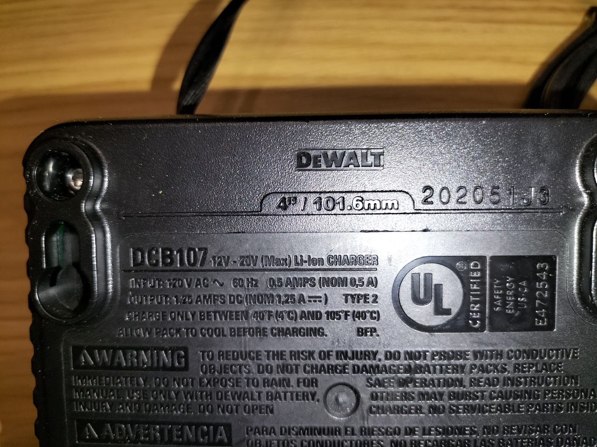 DeWALT DCB 107 (зарядка) 220v (В НАЯВНОСТІ)