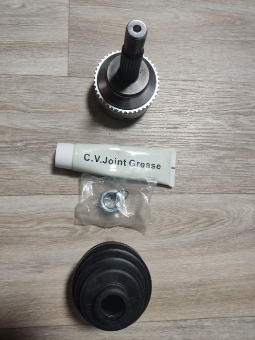 KRN772 LPR Шарнір приводного валу  лівий