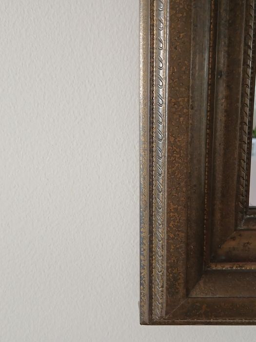 Espelho de madeira, cor ouro antigo.