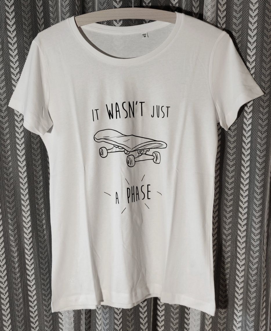 T-shirts  "Não Era Apenas Uma Fase" brancas mulher