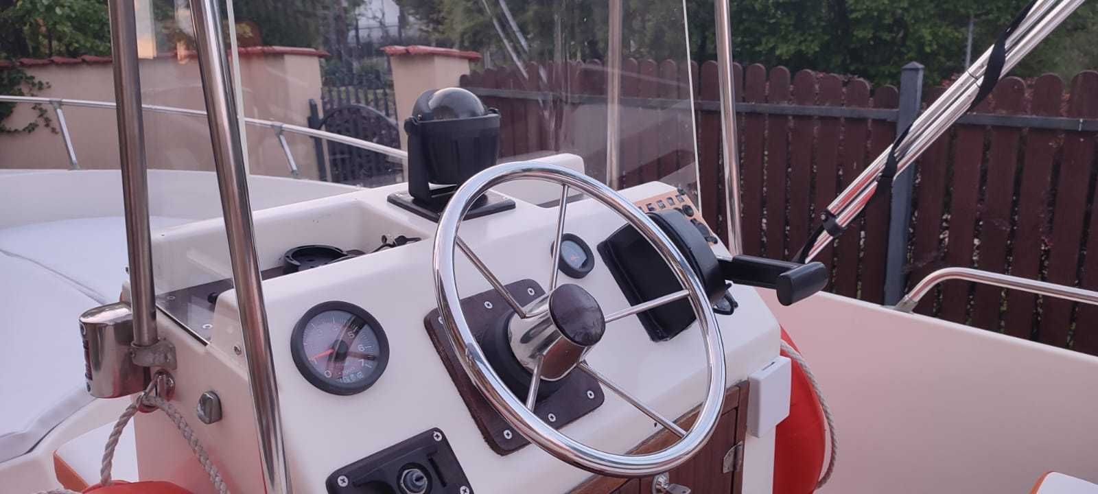 Łódź motorowa Torpedine 500, Evinrude 60, przyczepa podłodziowa