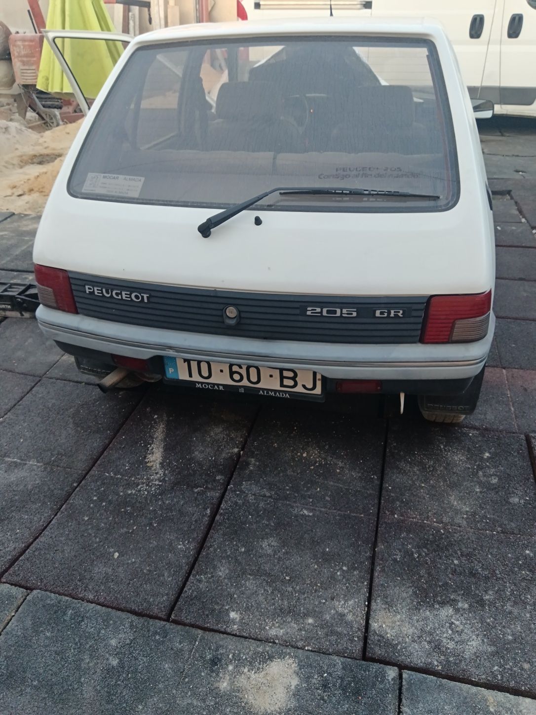 Peugeot 205GR bem estimado