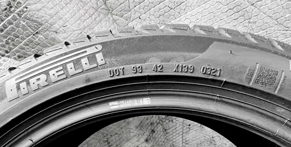 Шини Б/в 255.40.18 пара Pirelli