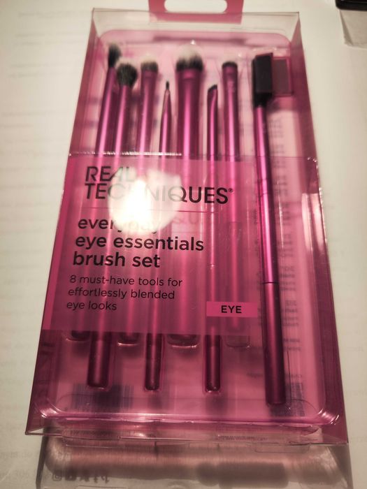 zestaw pędzli do makijażu