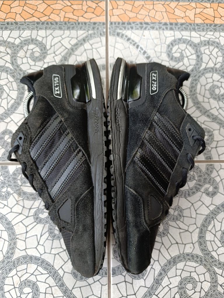 Adidas zx750 41p. Чоловічі трекінгові кросівки water proof.