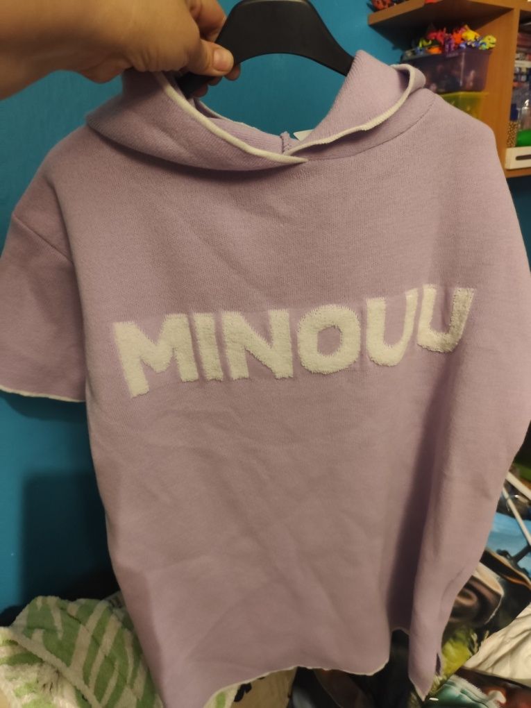 Minouu sweterek z kapturem