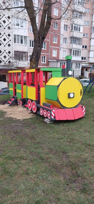 Дитячий майданчик локомотив