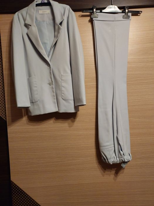 Garnitur dziewczęcy reserved rozmiar 140