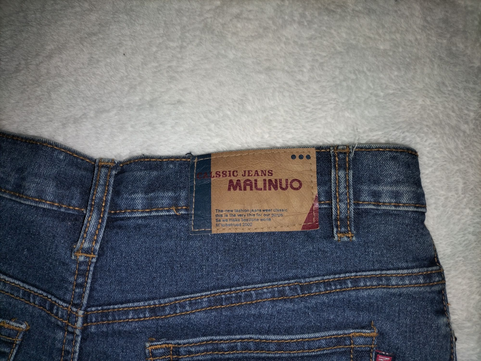 Saia azul escura da marca Malinuo Jeans