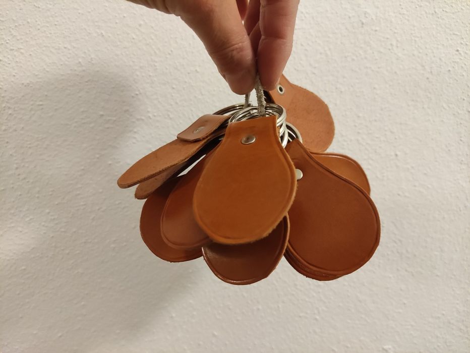 Conjunto de 16 porta chaves em pele