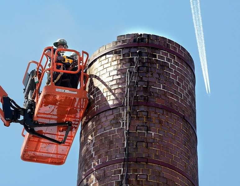 Демонтажні і земельні роботи. Демонтаж споруд, труб. Знесення будинку