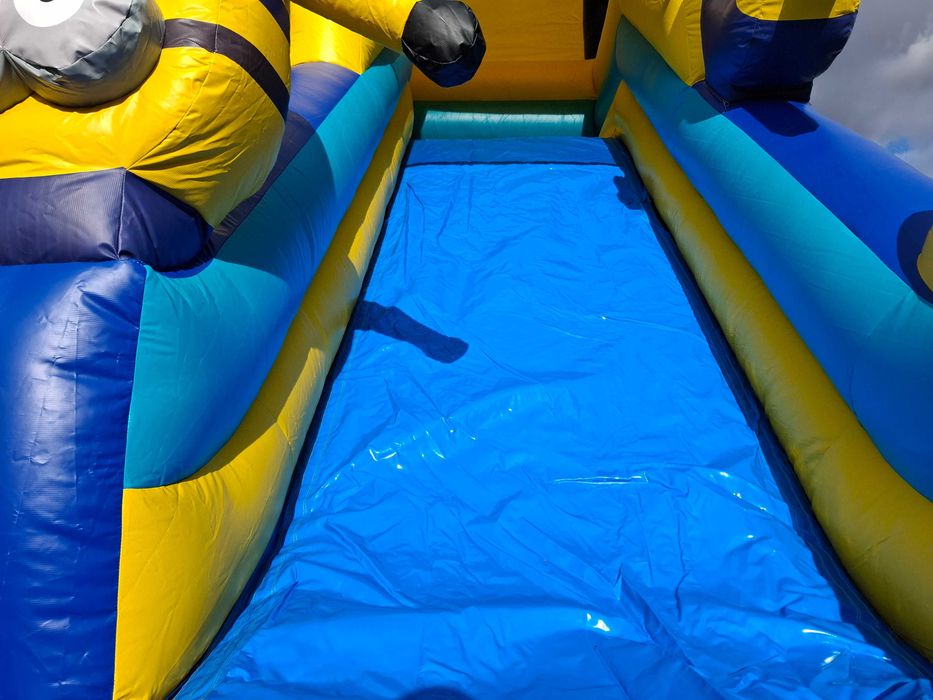 Надувна гірка "Шалені міньйони" нова