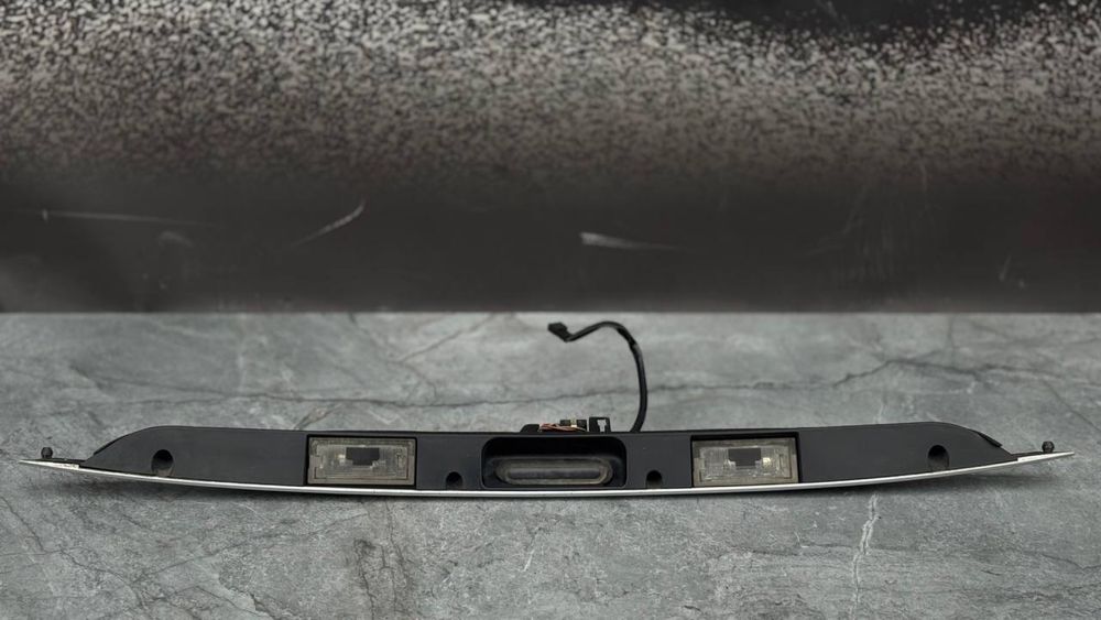 Планка підсвітки номера з кнопкою БМВ Е46 універсал Titan silber Шрот