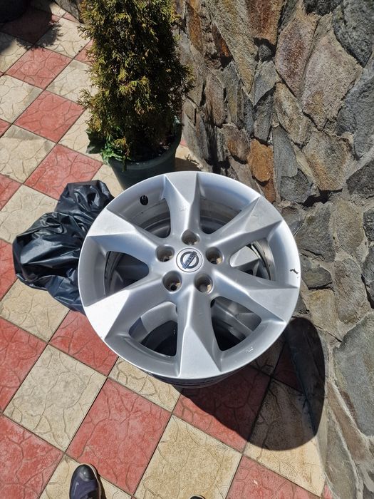 Диски від  Нисан жук на 17