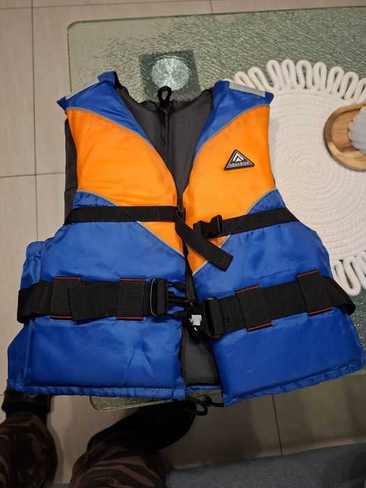 Kamizelka ratunkowa.
