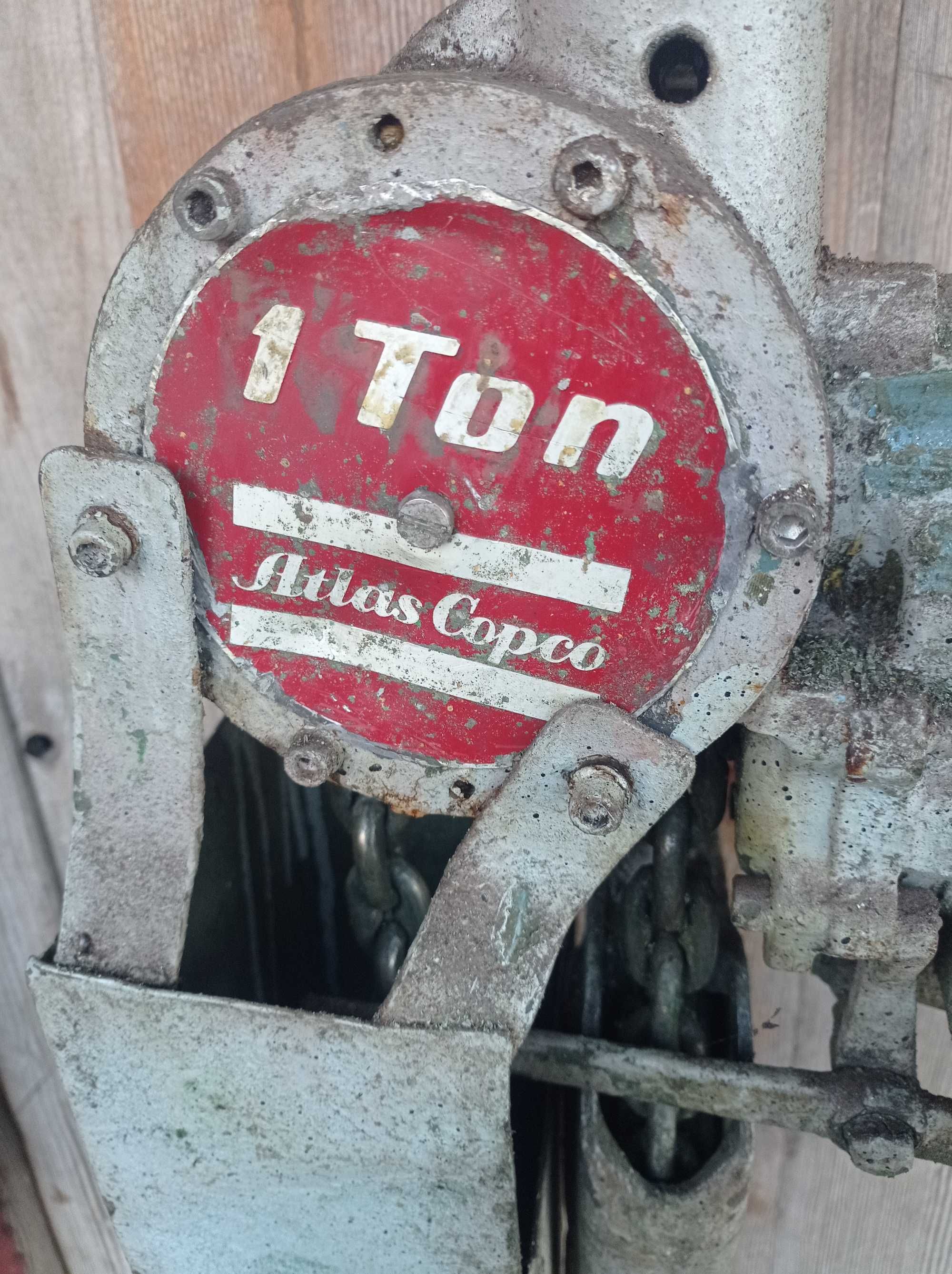 Wciągarka łańcuchowa 1 tona pneumatyczna Atlas Copco