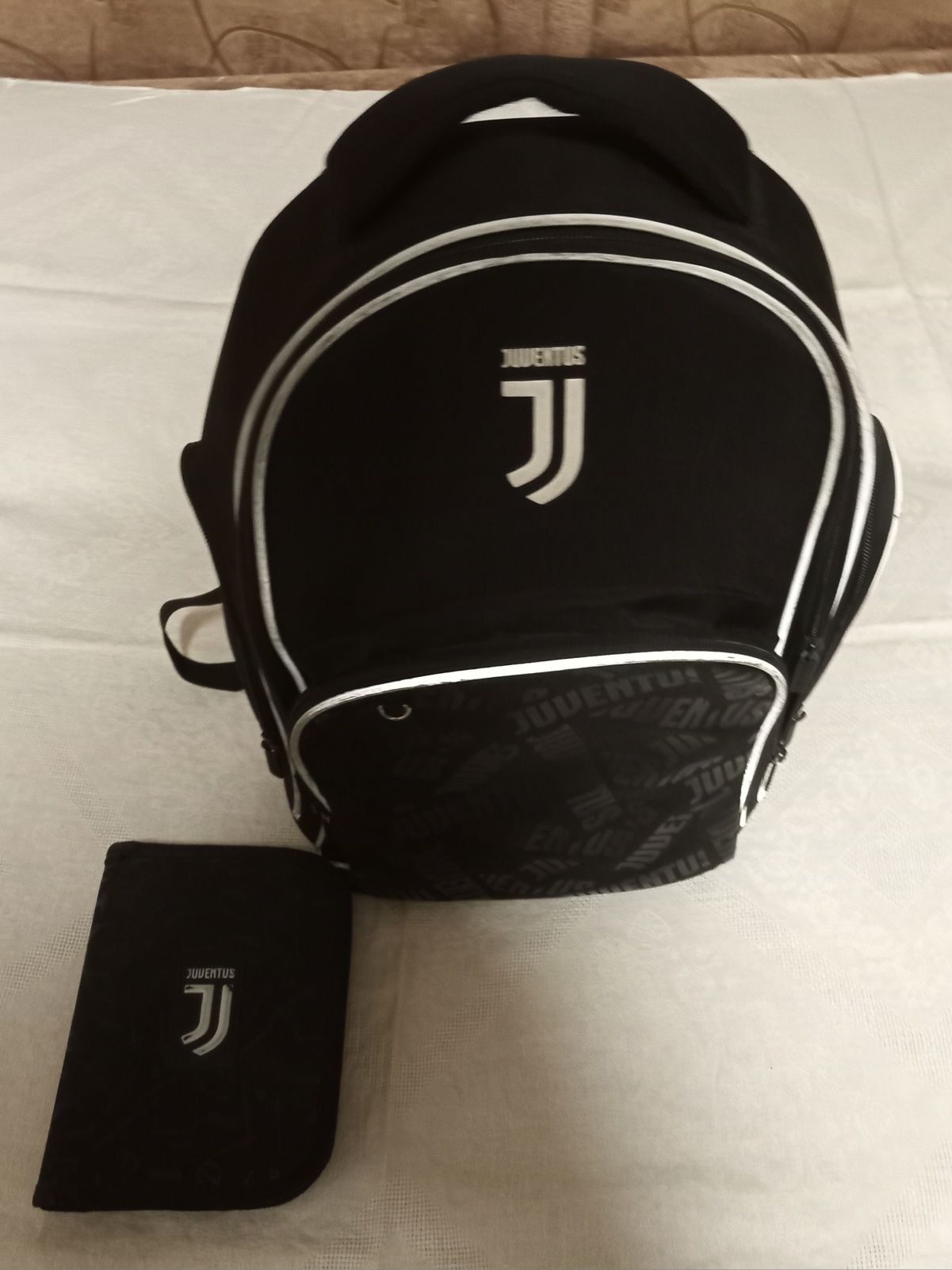 Рюкзак Juventus і пенал у подарунок