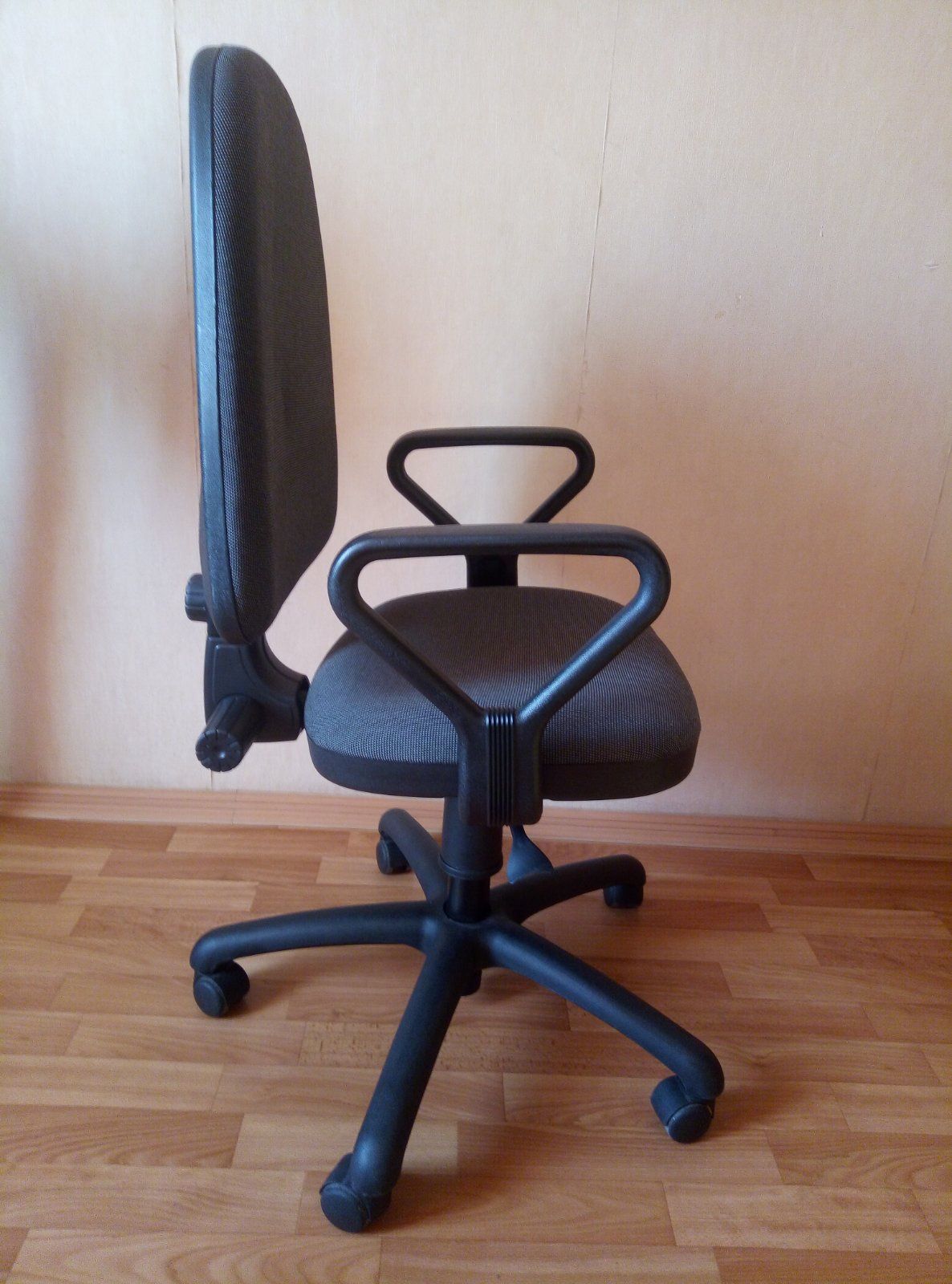 Кресло офисное .