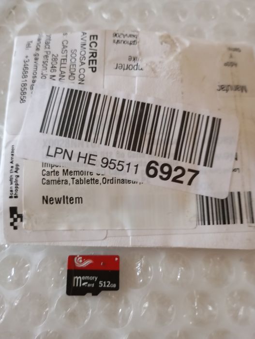 karta pamięci microSD o pojemności 512GB.