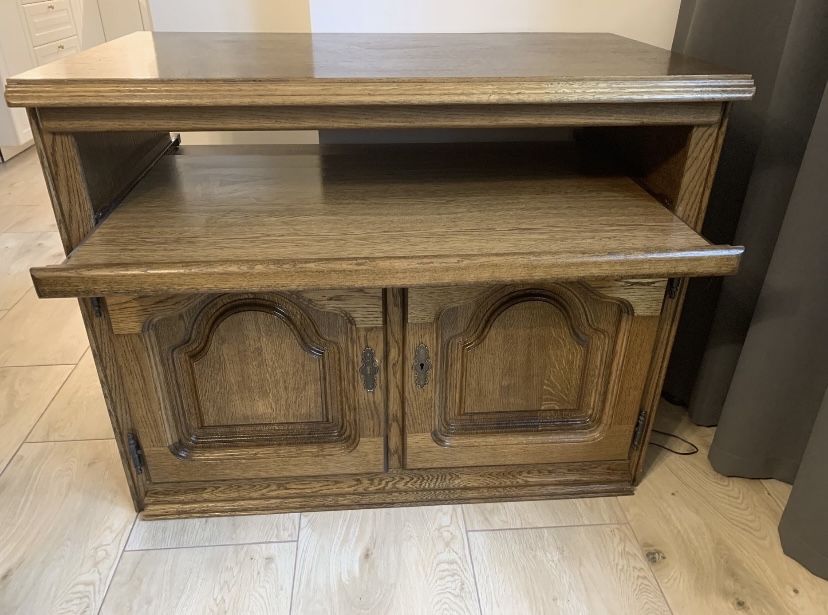 Piękna dębowa komoda