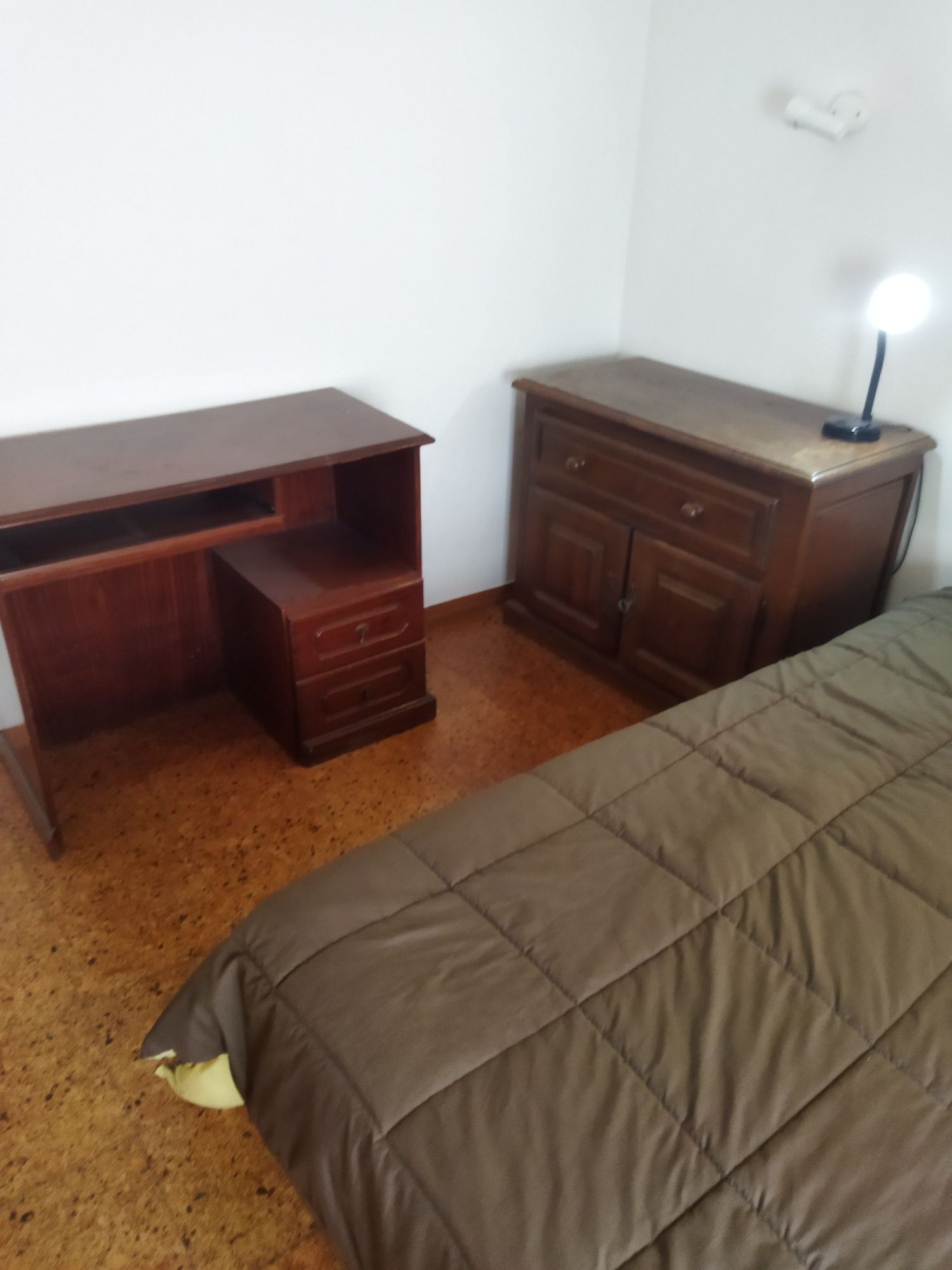 Quarto perto do Giraldo por 320 com todas as despesas incluídas.