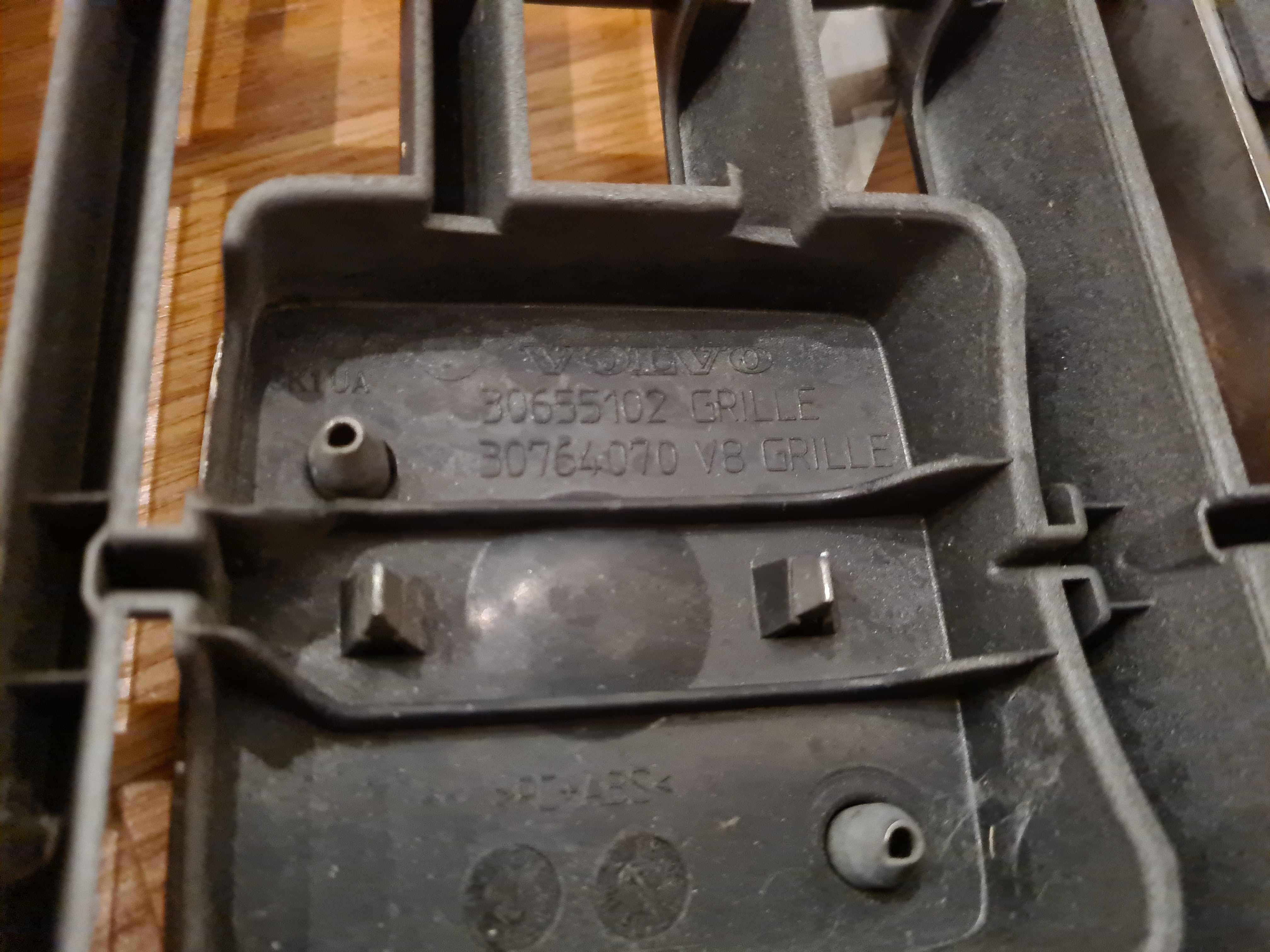*ORIGINAL* Grelha Frontal Volvo S80 (2006, 2007, 2008, 2009)