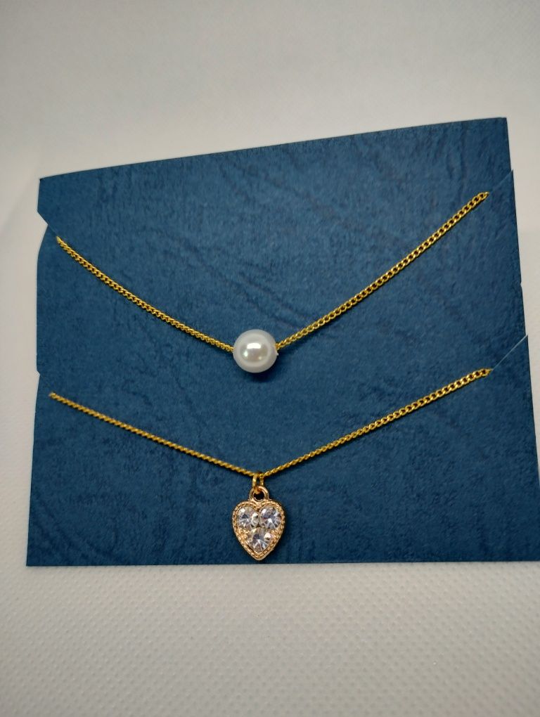 Podwójny łańcuszek z zawieszkami serce cyrkonie perły złoty