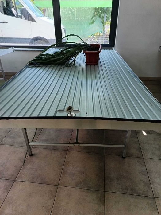 Mesa para rega e exposição de plantas