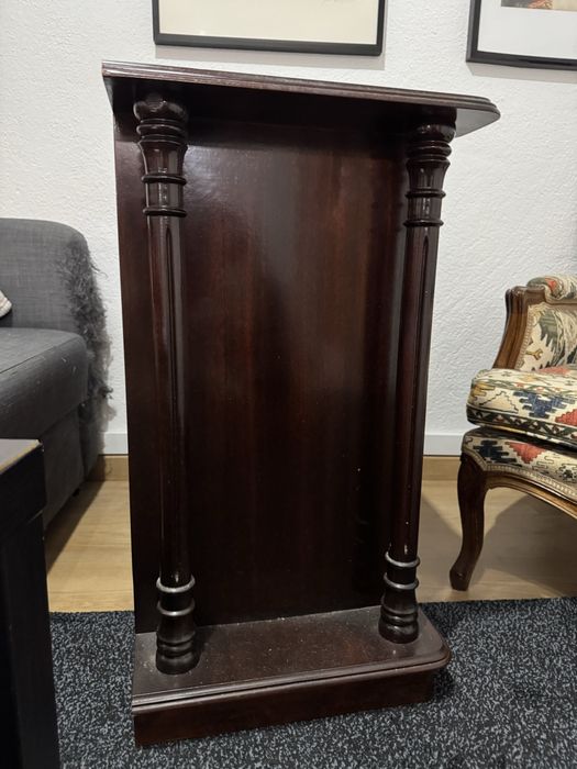 Móvel Clássico em Madeira com Gaveta e Armário – 77x41x77 cm