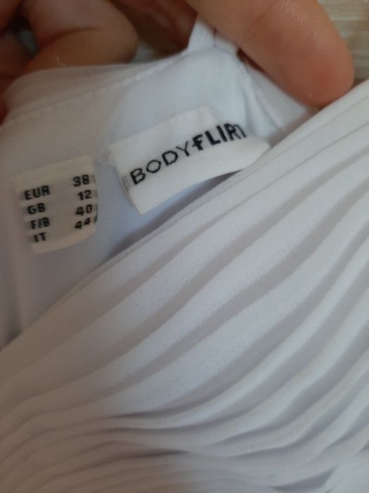 Sukienka 38 bodyflirt biało-łososiowa.