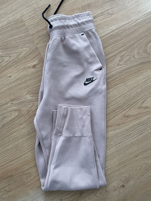 Nike tech fleece spodnie dresowe r.146-156