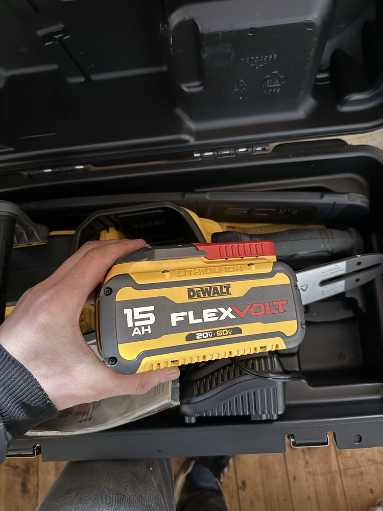 Аккумуляторная пила DEWALT DCCS677 акб 15ah