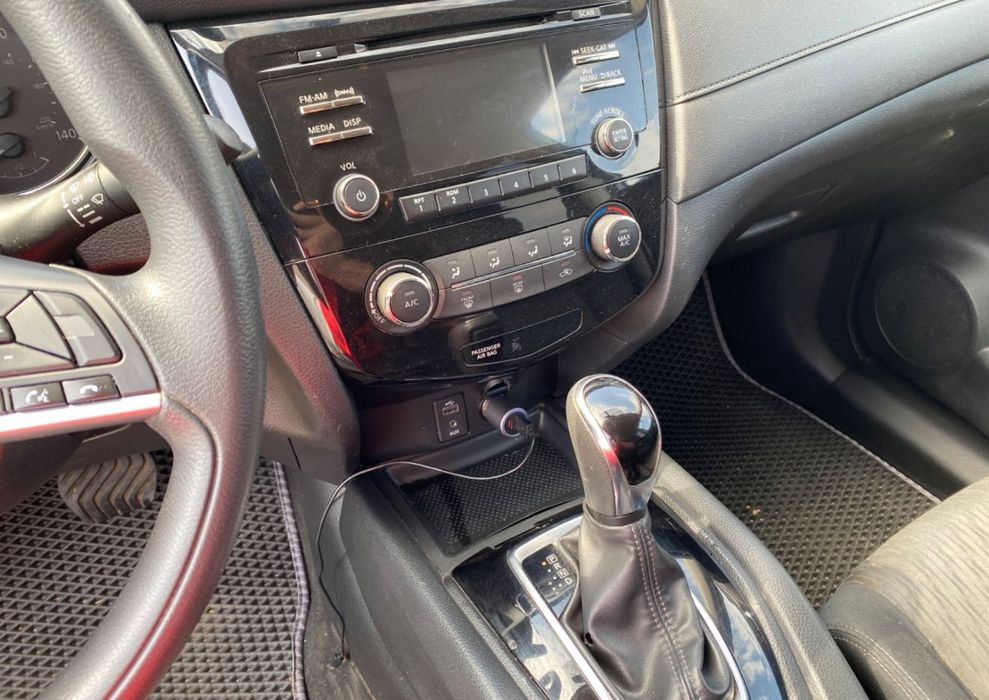 Автомобиль Nissan Rogue