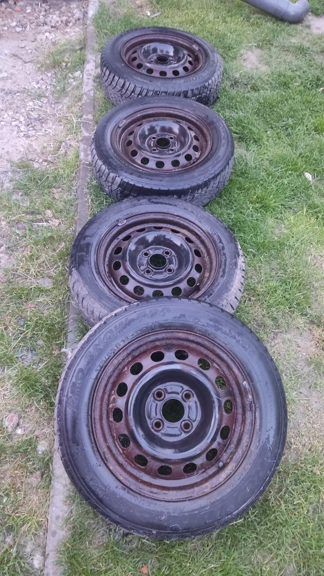 Koła z oponami zimowymi 175/65 r14 z hondy civic