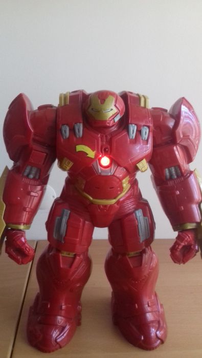 Hulk Buster - Com luz e som e Hulk - Marvel