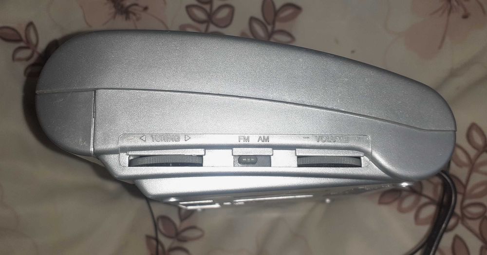 Часы будильник настольные CIATRONIC с радио FM и AM под ремонт