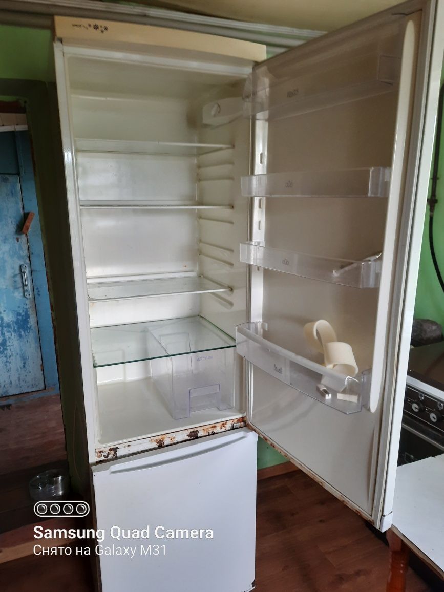 Холодильник двокамерний