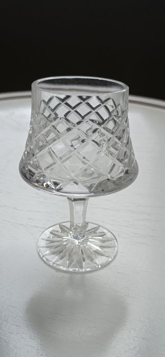 Kryształowe kieliszki do koniaku