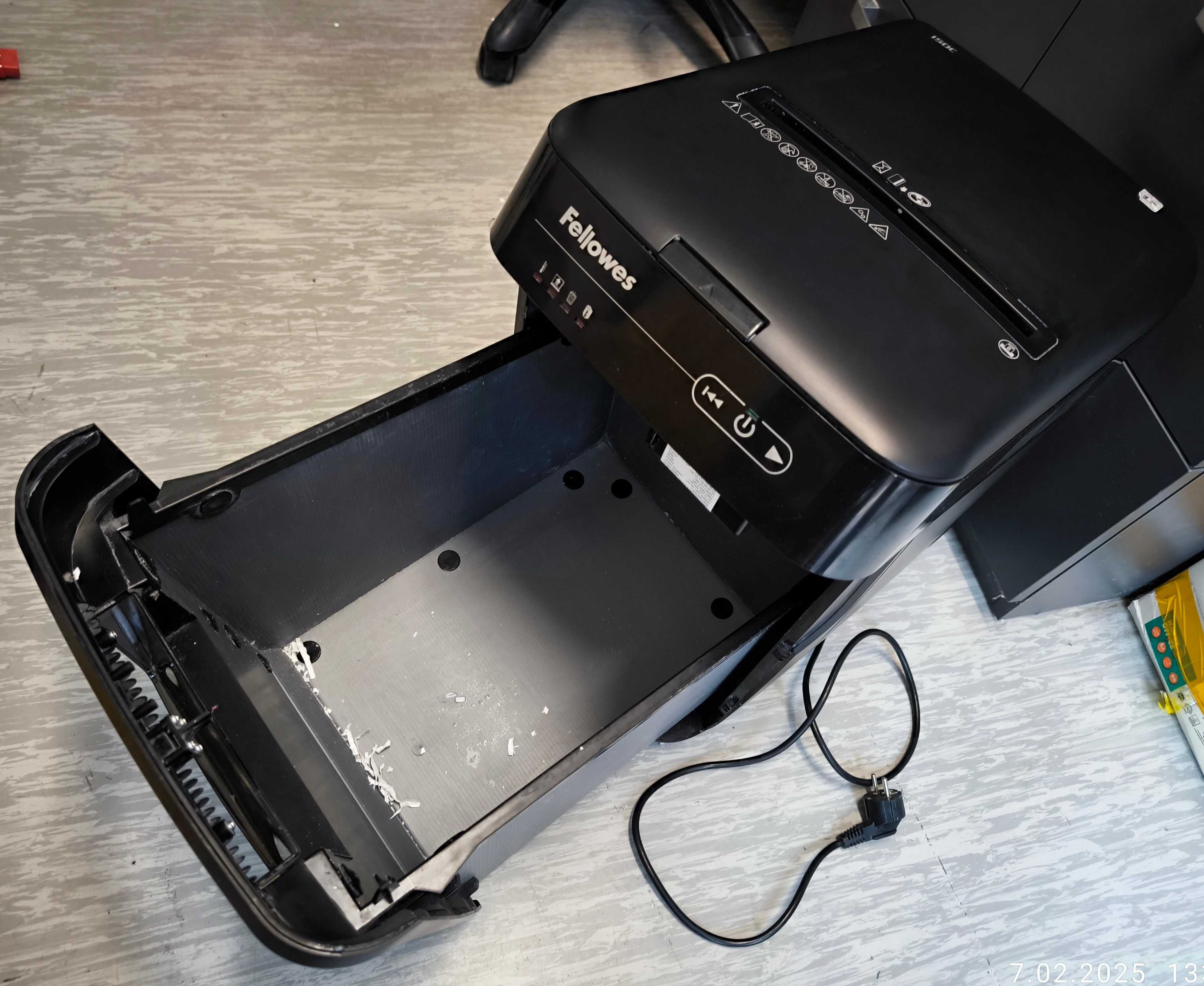 Niszczarka Fellowes AUTOMAX 150C - AUTOMATYCZNA do 150 kartek podajnik