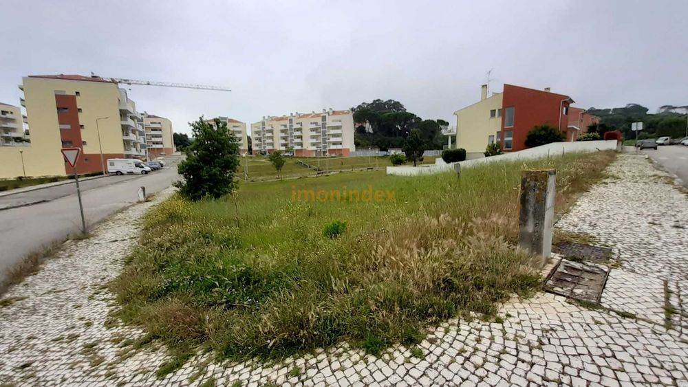 Excelente lote de terreno para construção de moradia na Fig. da Foz