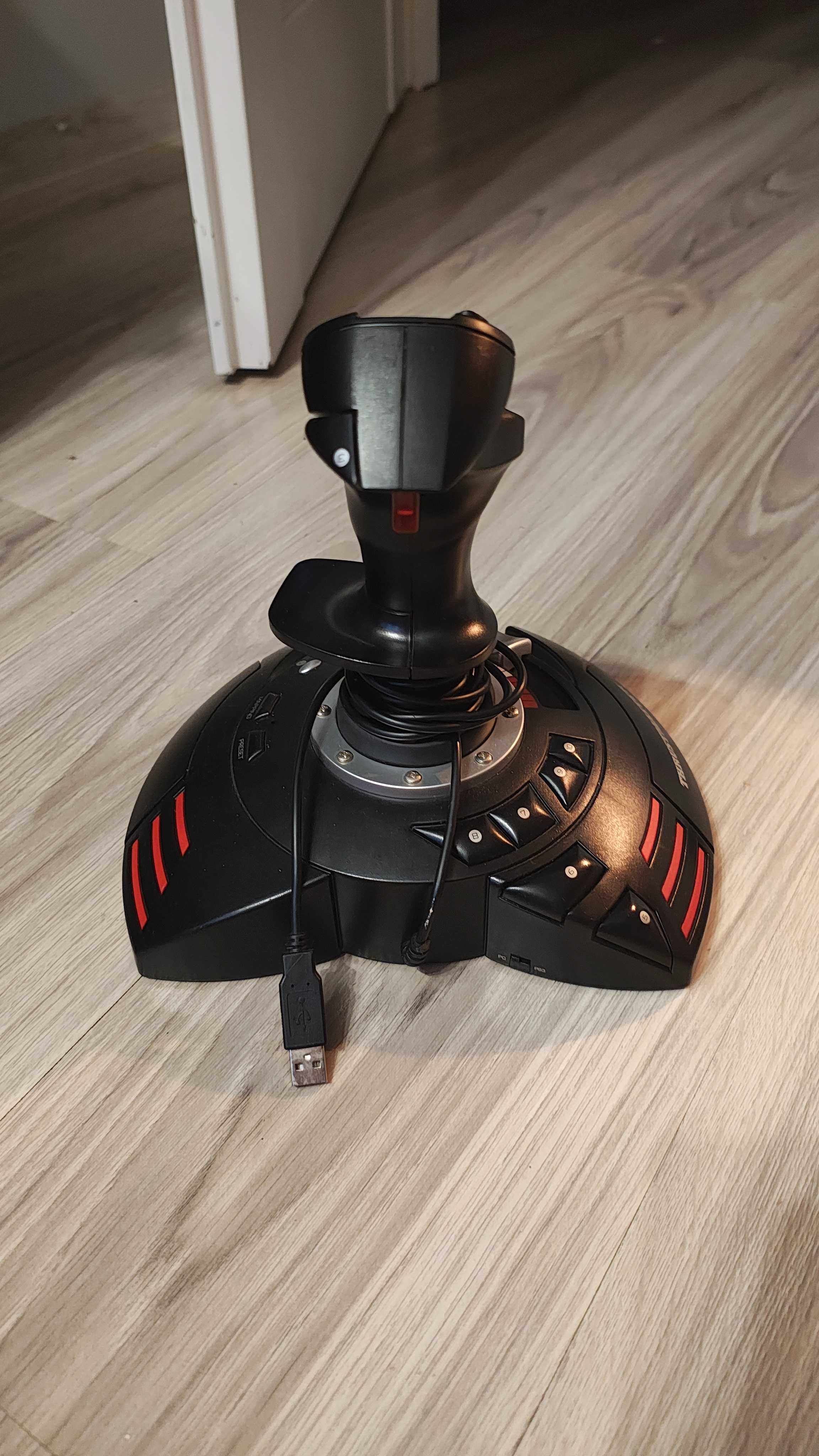 Joystick thrustmaster T.flight stick X